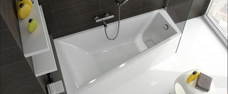 installer une baignoire : pourquoi choisir une baignoire asymétrique