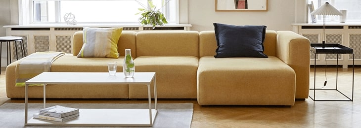 Tendance décoration canapé oversize : un grand canapé pour toute la famille